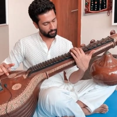 Vicky Kaushal plays ‘Ae watan’ on Veena to celebrate Independence Day