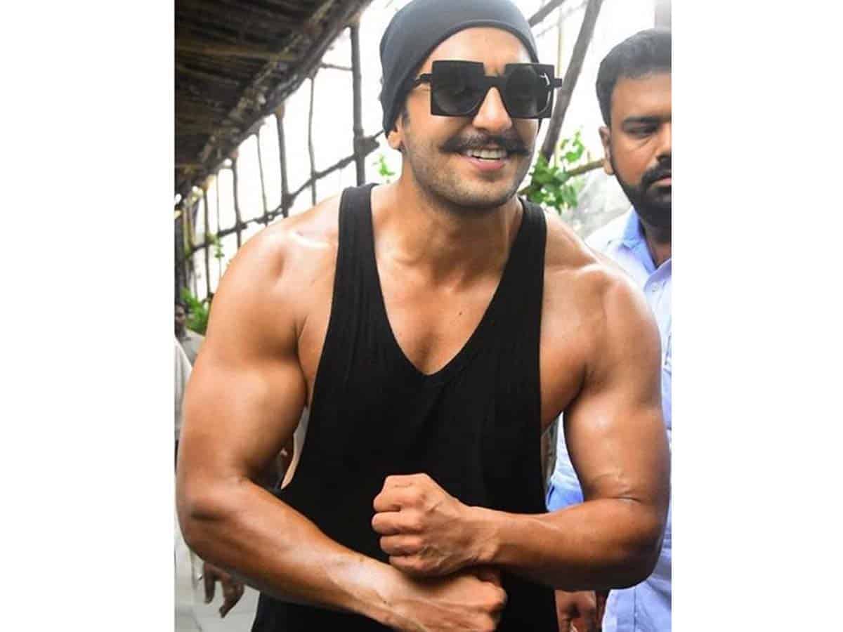 Ranveer's all beefed up because 'kaam dhanda nahi hai'