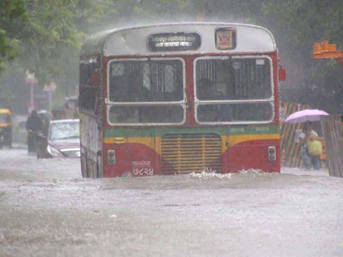 Heavy rain in Mumbai region; rail, road transport affected