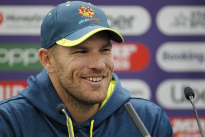 2nd T20I: Australia elect to bat first against England (Toss)
