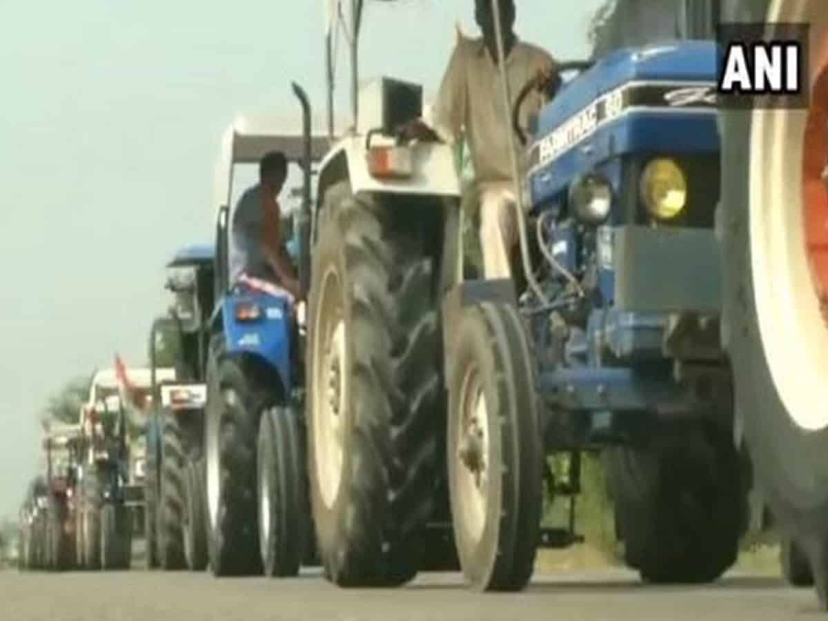 Ludhiana farmers, Congress workers carry out 'tractor protest'