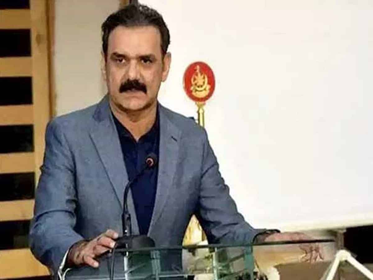 Pakistan: Imran Khan's top aide, Asim Bajwa resigns