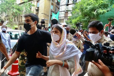 CBI grills Rhea, Showik, Shruti Modi in Sushant case (2nd Ld)