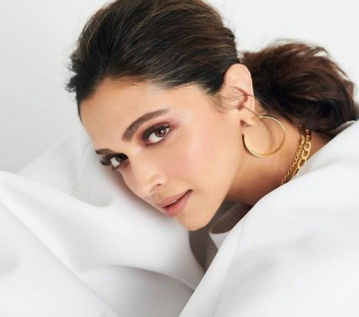 Deepika cuts short Goa shoot; takes chartered flight to Mumbai