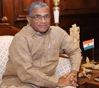 '...Derek tried to snatch papers', Harivansh's blow by blow retort