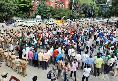 Farmers block roads, hold rallies against farm Bills in K'taka