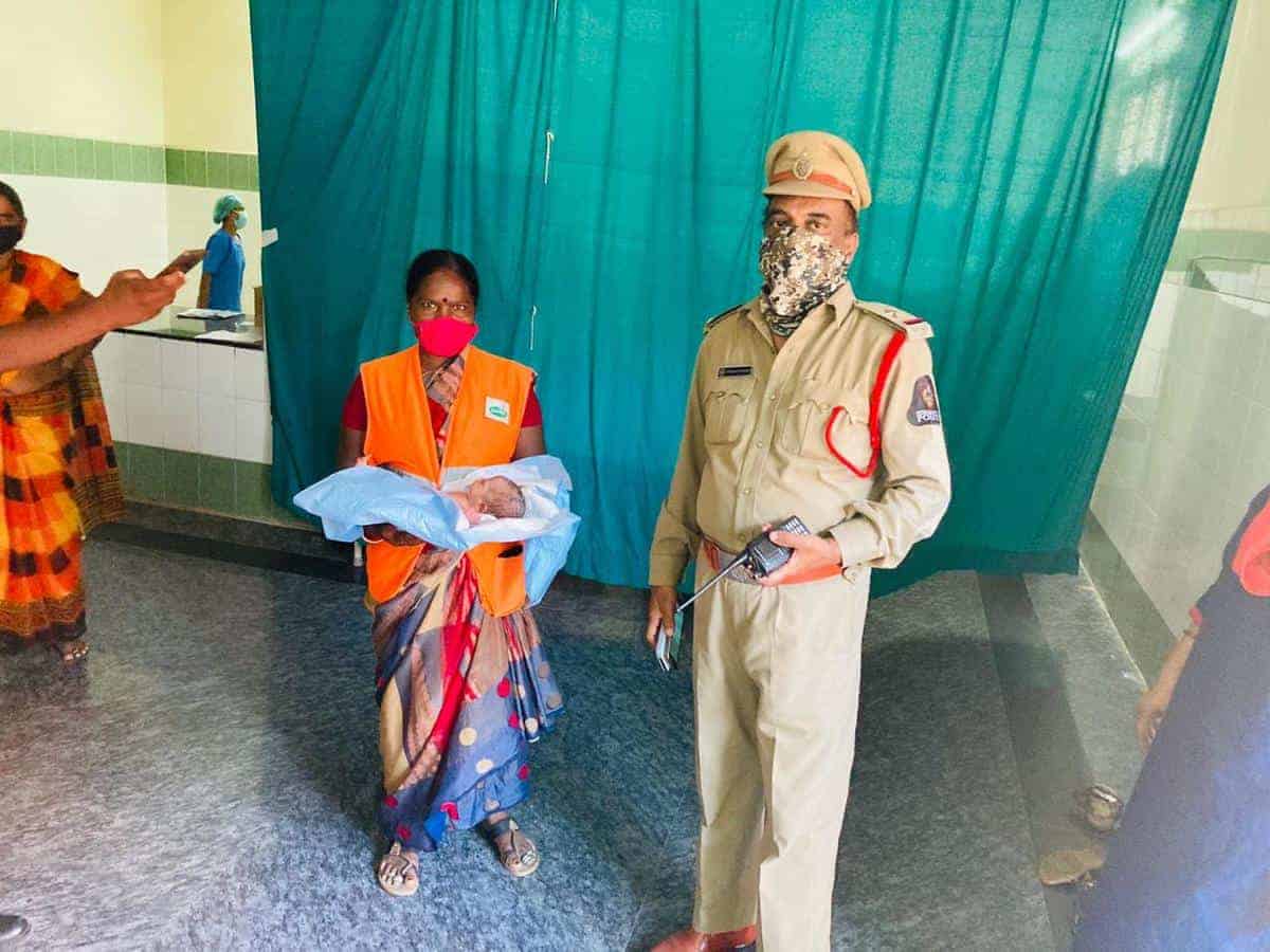 GHMC sweepers rescue abandoned infant in Koti