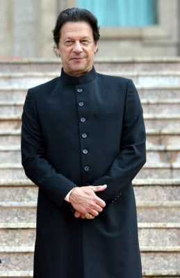 India walks out of UN General Assembly as Imran begins attack