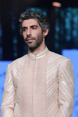 Jim Sarbh, Bani J do the 'Freedom Dance'