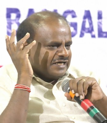 K'taka: Kumaraswamy urges govt to shut down bars to tackle drug menace