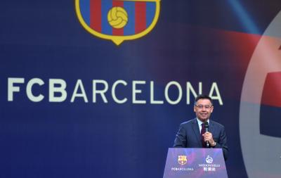 Messi's father arrives in Barcelona amid transfer talks