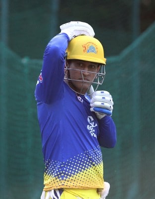 Replay shows Dhoni's catch of Curran wasn't, umpires under scanner