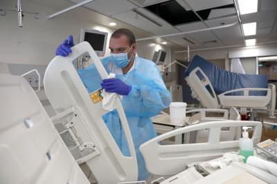 Retired Israeli doctors recruited in overcrowded hospitals