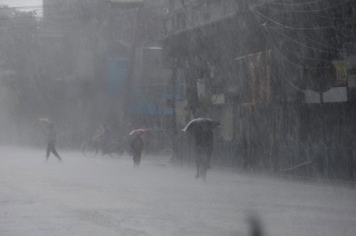 Two killed as heavy rains lash Hyderabad