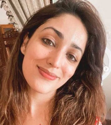 Yami Gautam makes kajal with 'ghar ka ghee'