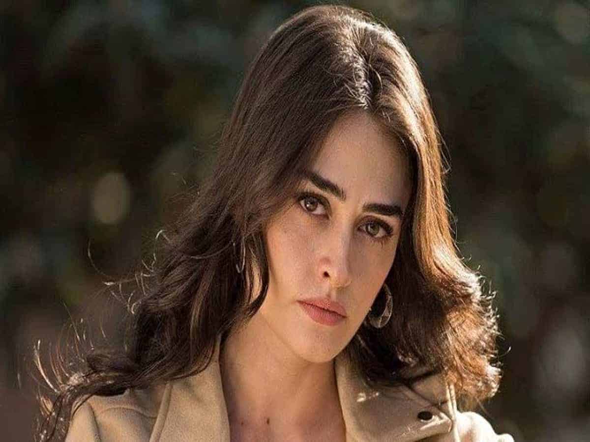 Ertugrul actress Esra Bilgic hits out at fans for fashion shaming her