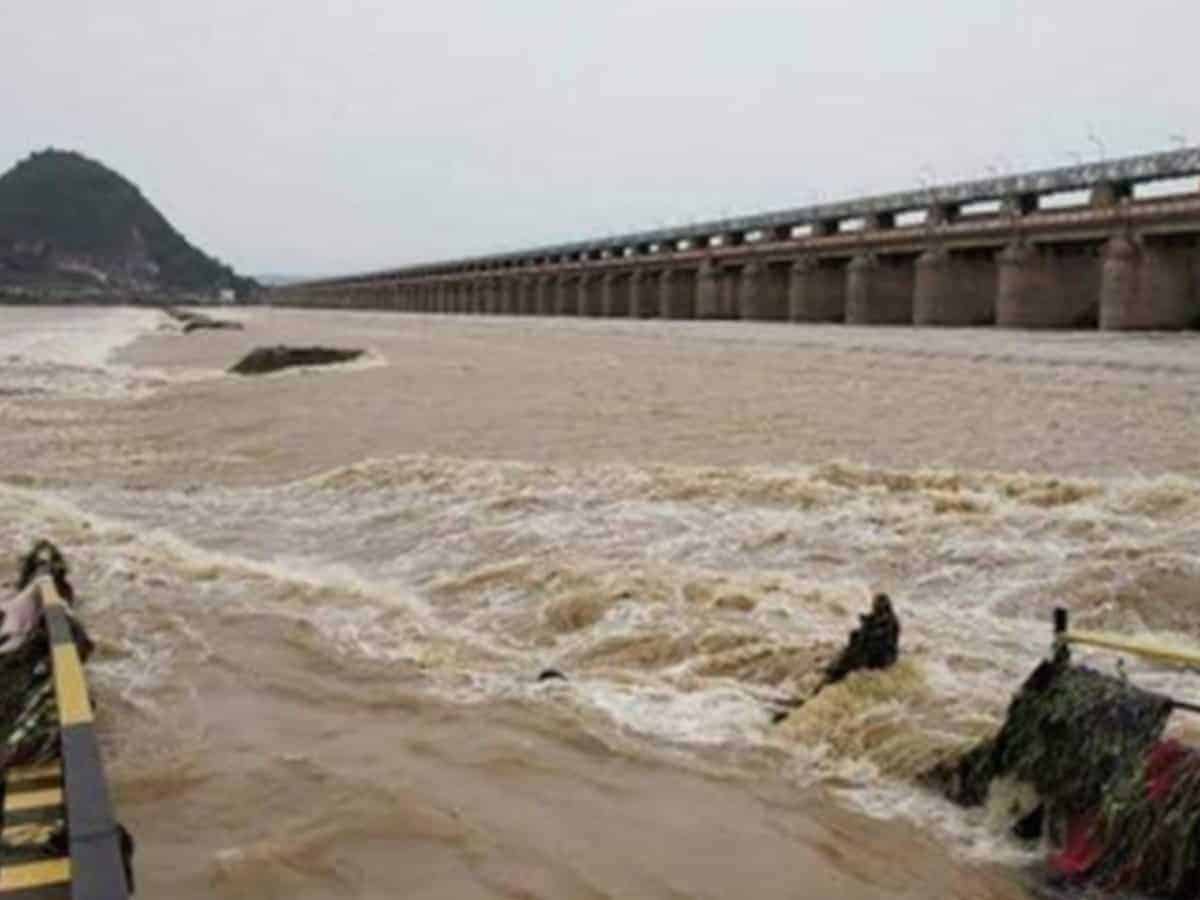YSRCP leader criticises TDP for floods in Vijayawada