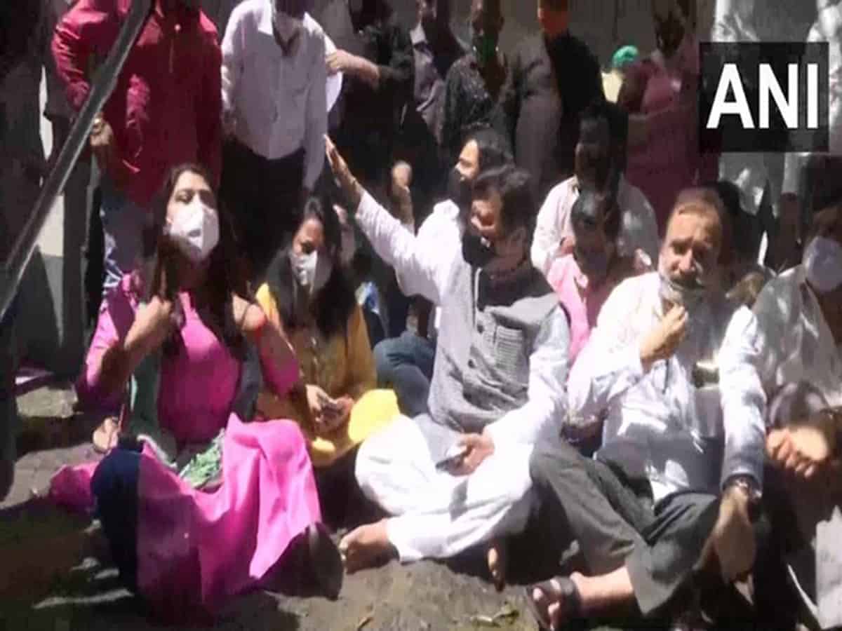 Assault on ex-Navy officer: BJP leaders and daughter protest against release of accused, demands strict punishment