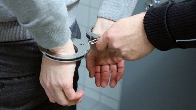 Armed with weapons and wireless sets, this gang posed as CBI to dupe