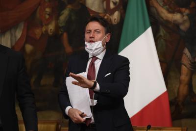 Italy tightens anti-Covid curbs after rise in cases