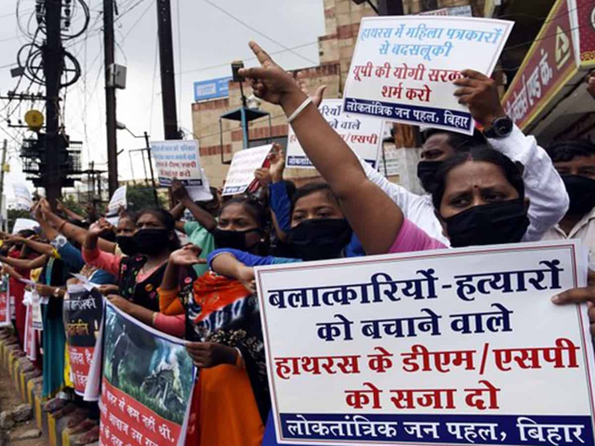 Karni Sena supports accused in Ballia, Hathras