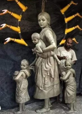 Kolkata Ma Durga idol as migrant worker impresses B'wood stars, fans