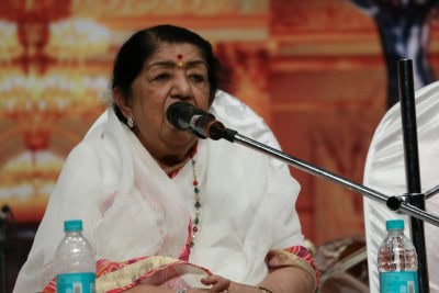 Lata Mangeshkar pays tribute to Ashok Kumar, Kishore Kumar on birth and death anniversary