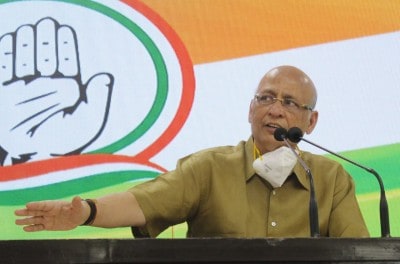 SC Judge should probe Rs 662-cr BDA housing project case: Cong
