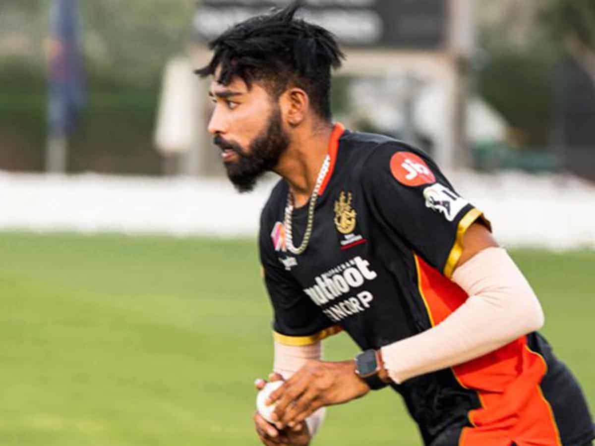 Netizens roast Siraj for his expensive spell in RCB vs. KXIP