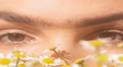Semi-permanent make-up for alluring brows & lips