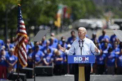 Staffer on Biden's plane tests Covid-19 positive