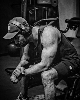 Vicky Kaushal flaunts big biceps in new snapshot