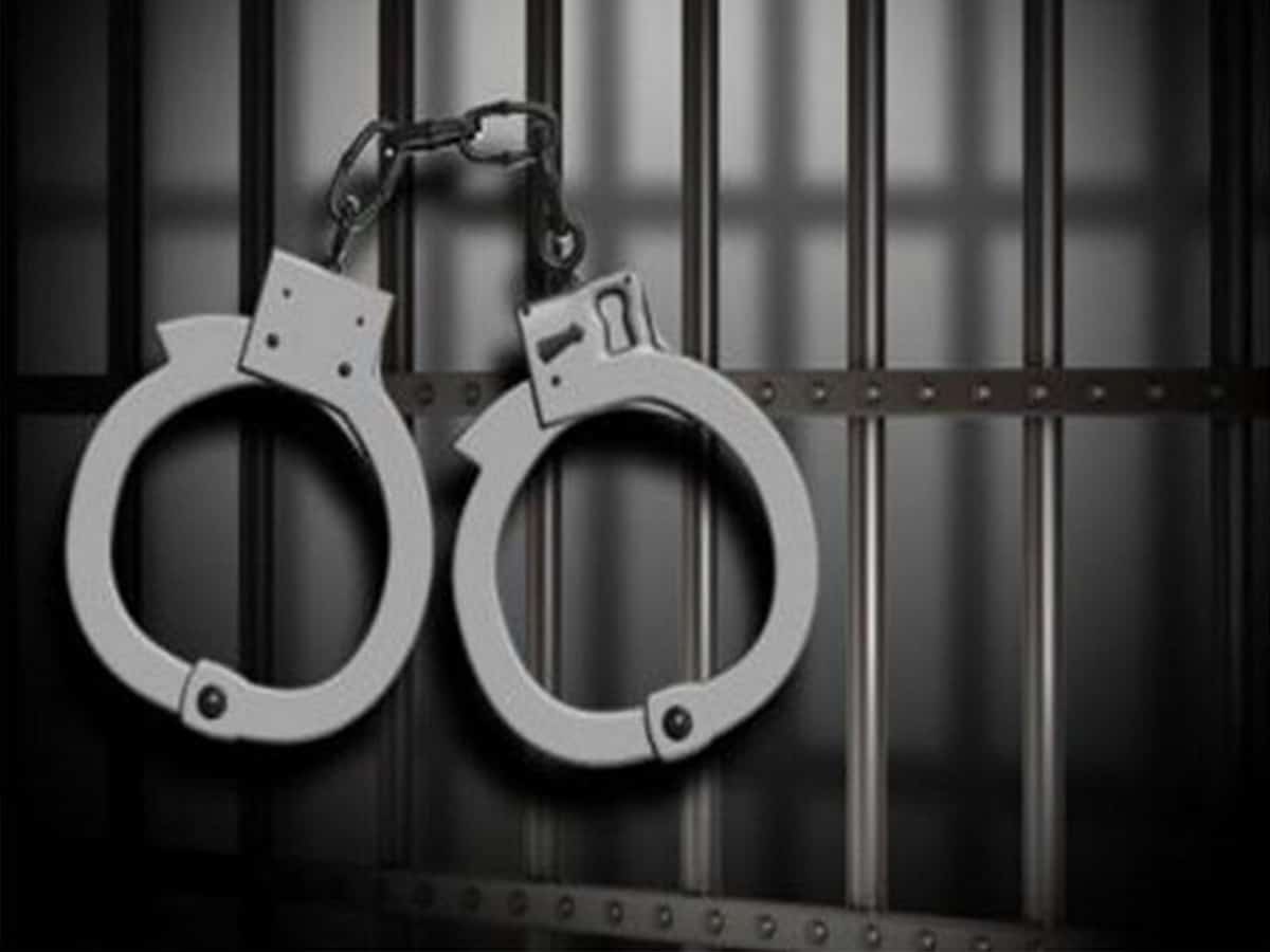 E-commerce company delivery boy held for cheating customer