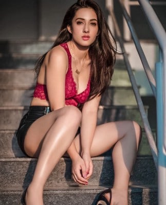 Aditi Budhathoki on starring in Amaal Mallik's music video