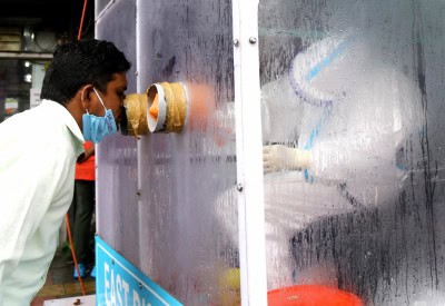 Delhi witnesses slight decline in new Covid-19 cases