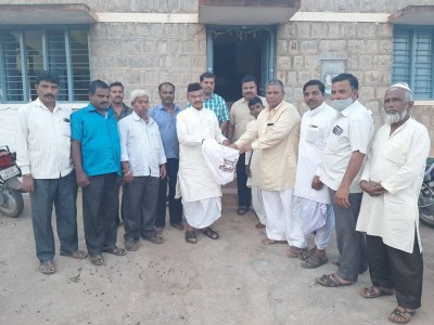 Forget crowdfunding, K'taka Cong leader goes 'begging' to build party office