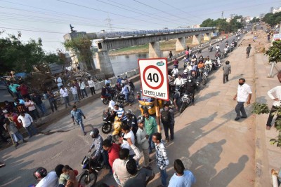 Hyderabad cop runs 2 km to make way for ambulance