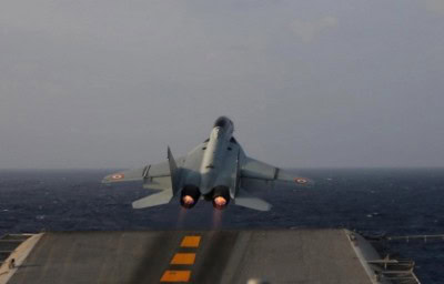 MiG-29K crashes in Arabian Sea, trainer pilot missing (Ld)