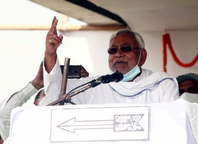 Nitish challenges opposition leaders to walk with him