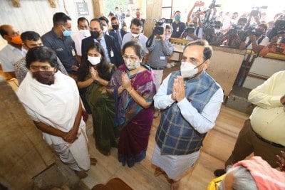 Rupani meets Gujarat Governor on New Year's Day