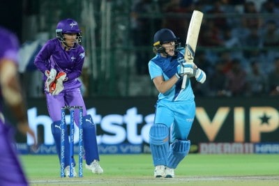 Supernovas beat Trailblazers in a thriller, both reach final