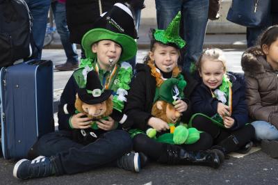 UK gov't agrees to fund free school meals for poorest children