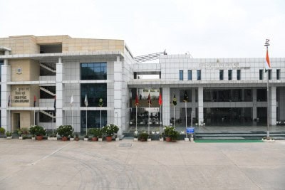 143 Indian police stations don't have wireless/mobile, 257 without vehicles