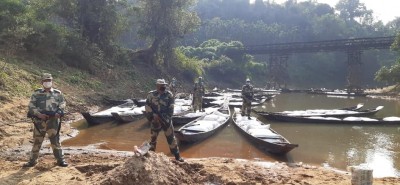BSF seizes 58 B'deshi boats smuggling 45,000 kg dry peas