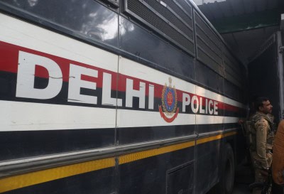 Criminal points pistol at Delhi Police SHO, injured in return fire