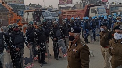 Delhi Police commissioner visits Singhu border