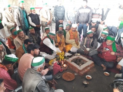 Farmers perform 'puja' at Ghazipur border, lash out at Modi govt