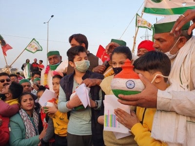 Kids donate money from 'gullaks' to farmers