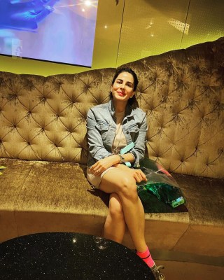 Kirti Kulhari watches film on big screen as mark of support to cinema halls