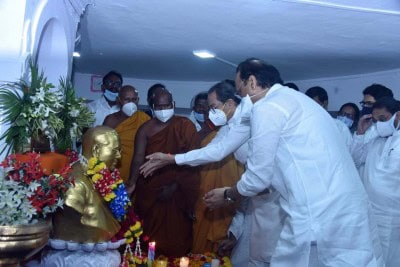 Maha leaders pay tributes to Ambedkar on 64th death anniversary